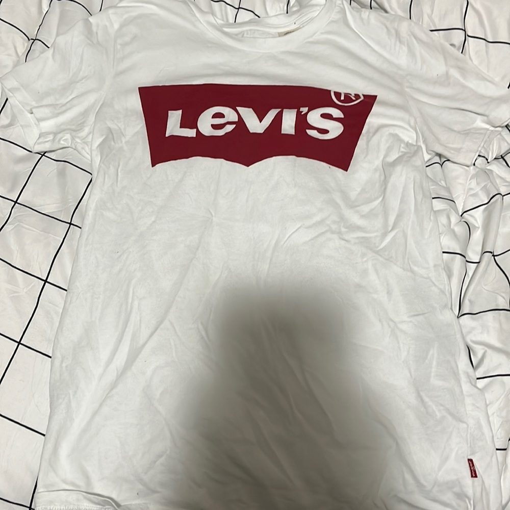 levi’s tee